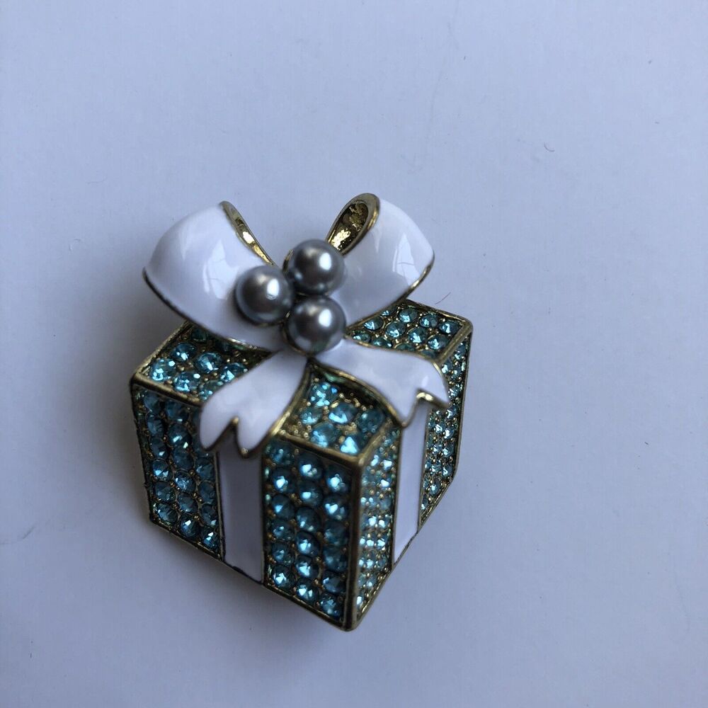 HEIDI DAUS "Pave' Package"(Aqua/White Enamel Bow/With Seed Beads)Petite Gift Pin